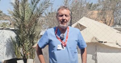 Copertina di “4mila bambini amputati. Mancano cibo, acqua e cure”: il medico di Emergency racconta l’infanzia a Gaza