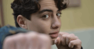 Copertina di “Il suicidio di Paolo Mendico per bullismo? Bisogna parlare e mai fermarsi all’apparenza. In Riv4li non sono un bullo, ma un ragazzo fragile”: così Samuele Carrino