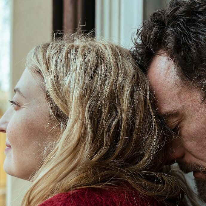 Tre Ciotole – La regista Isabel Coixet frantuma il libro di Michela Murgia e firma un film tragicamente intimo