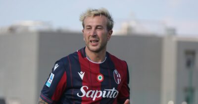 Copertina di “A 20 anni mi presentavo in spogliatoio con la gonna e mi dicevano che ero gay. E se anche lo fossi?”: lo sfogo di Bernardeschi