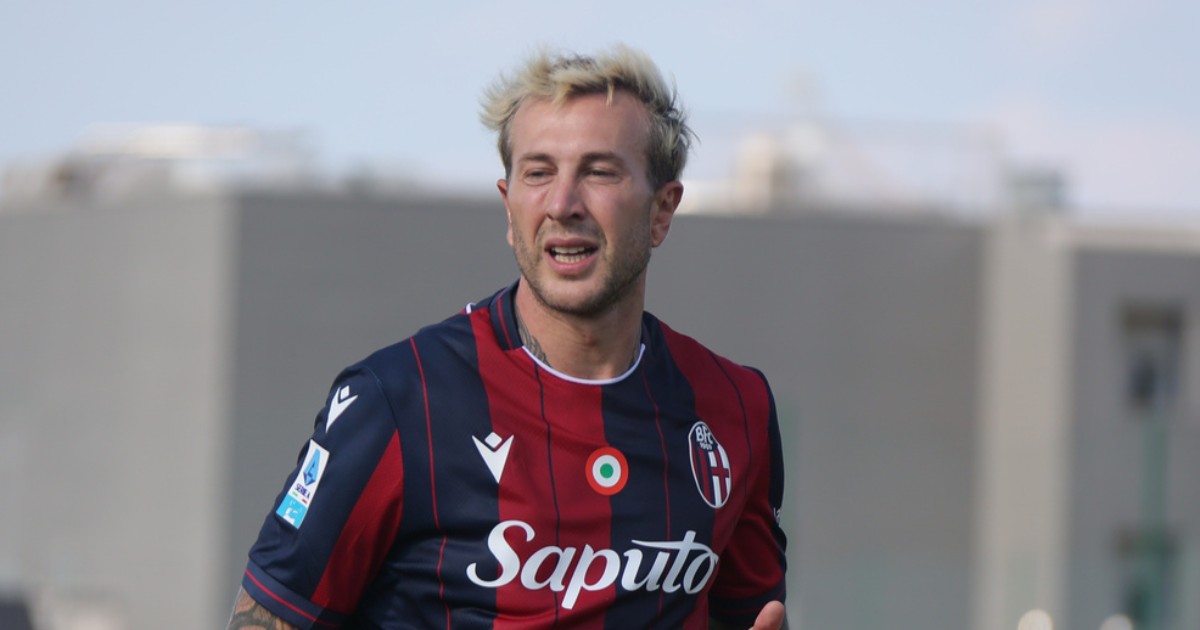 a 20 anni mi presentavo in spogliatoio con la gonna e mi dicevano che ero gay e se anche lo fossi lo sfogo di bernardeschi