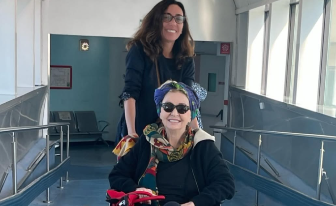 enrica bonaccorti ha un tumore la foto in sedia a rotelle con la figlia mi sono nascosta per 4 mesi l8217avevo detto se mi succedesse come eleonora giorgi non sarei capace di affrontarla come lei