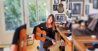 Copertina di “Posso suonarti una canzone?”: Carla Bruni dedica “Let it be” a Sarkozy (mentre lui la riprende). Il video virale