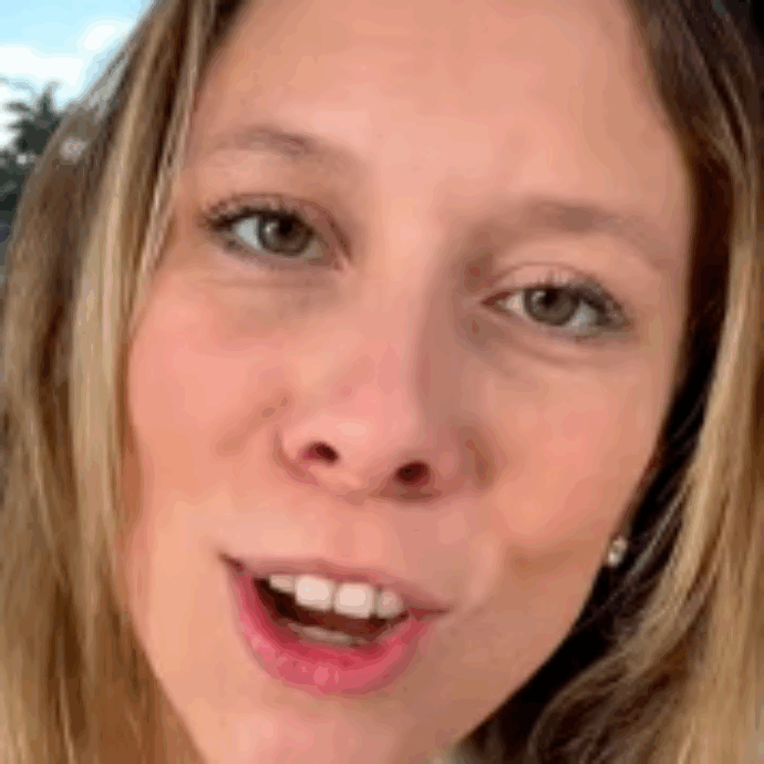 “Ho prenotato 300 camere per gli ospiti del mio matrimonio in una nota catena di hotel, all’ultimo momento me le hanno disdette tutte”: la storia della sposa Emily Campeas diventa virale