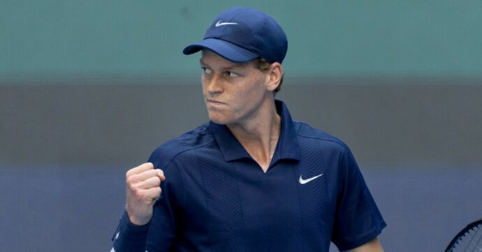 Cina, Sinner è di nuovo in finale. Alcaraz, la caviglia lo lascia Ko