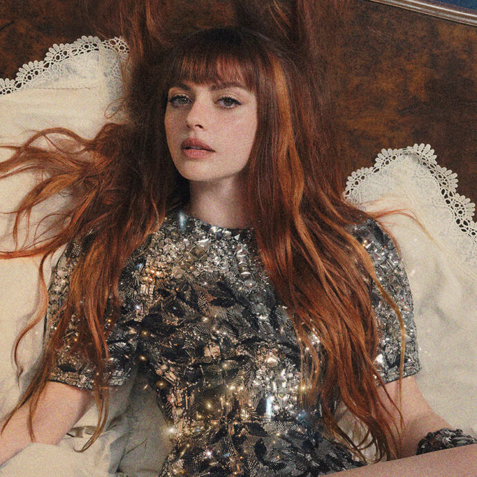 “Spiace quando vedo ragazze bellissime che, già da giovani, si cambiano i connotati: forse è un po’ troppo, ma del resto non sono ca**i miei”: lo rivela Annalisa