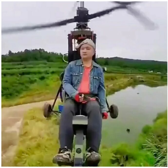 “Abbiamo visto l’aereo salire, poi girarsi di colpo e cadere”: la morte dell’influencer dell’aviazione Tang Feiji sconvolge i suoi follower