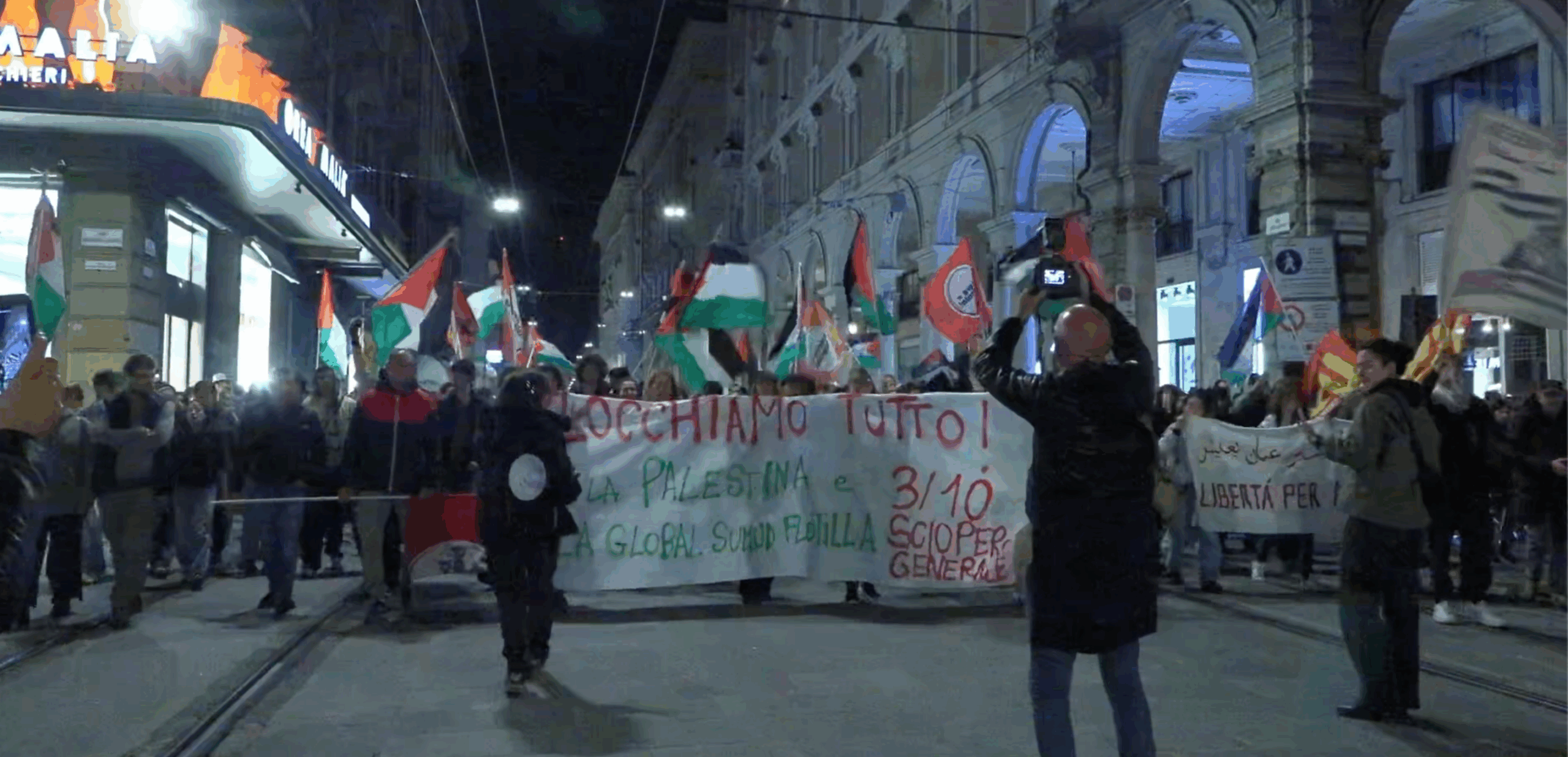 flotilla manifestazione anche a bologna in migliaia in corteo