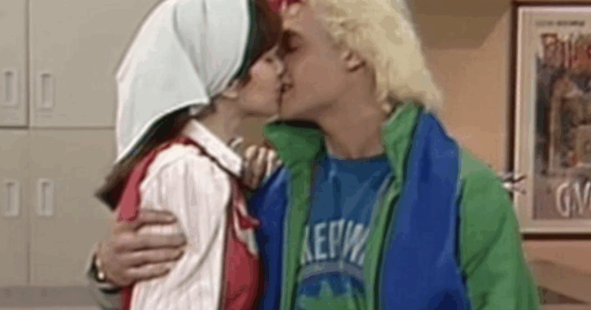 “Sul set Mirko di Love Me Licia, che faceva il modello, voleva baciarmi veramente. Il regista l’ha rimproverato: Ma sei matto?”: lo rivela Cristina D’Avena