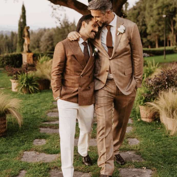 “Volevamo festeggiare il tratto di strada percorso e rilanciare verso un futuro di sogni condivisi”: le nozze da sogno di Luca Calvani e Alessandro Franchini in Toscana