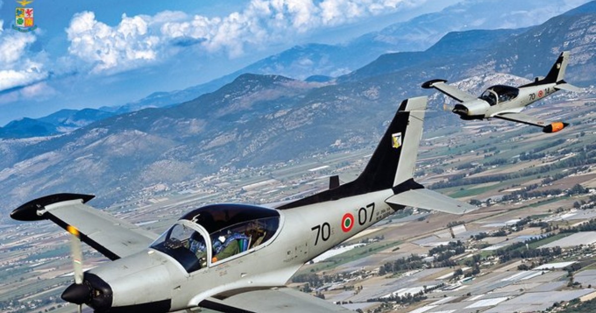 Un aereo dell’Aeronautica militare precipita all’interno del Parco del Circeo: due morti