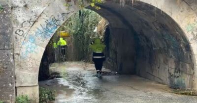 Copertina di Nubifragio nell’Agrigentino, donna di 38 anni trascinata dall’acqua dopo essere scesa dalla macchina