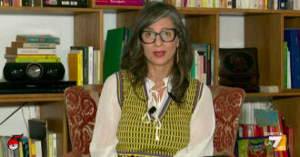 Copertina di Francesca Albanese a La7: “Piano Trump-Netanyahu per Gaza? Un insulto alla dignità umana, è coloniale e illegale”