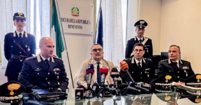 Copertina di “Li ho uccisi io, mia moglie era autoritaria”