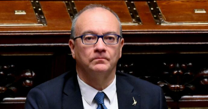 Regionali, Valditara fa gli spot a scuola: un tour negli istituti prima del voto