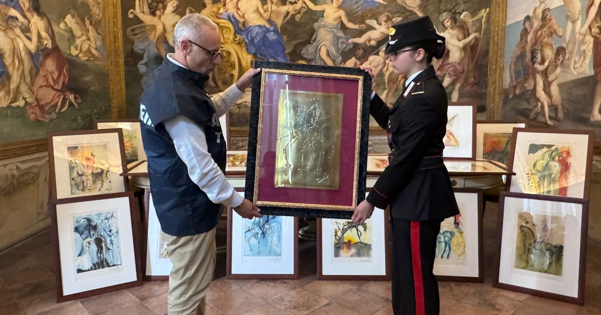 false opere di dal236 sequestrate il blitz dei carabinieri in una mostra a parma