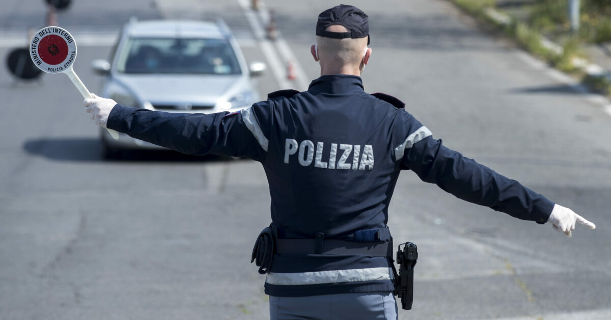 Chi viene sorpreso a guidare senza patente per due volte in due anni commette un reato, la Consulta conferma la norma Chi viene sorpreso a guidare senza patente per due volte in due anni commette un reato, la Consulta conferma la norma