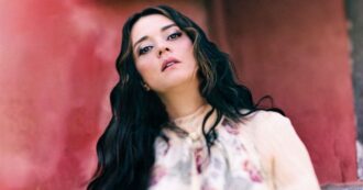 Copertina di “La Flotilla riporta la gente in piazza ed è emozionante. Si commettono stragi per il dio denaro. La Sinistra non litighi, ma si unisca”: così Carmen Consoli