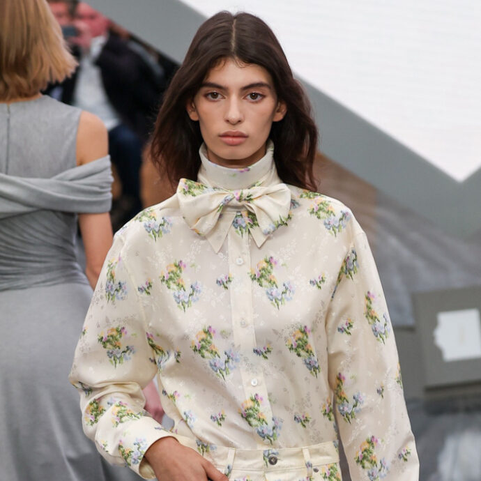 Matilde Lucidi, la figlia 18enne di Bianca Balti debutta come modella alla Fashion Week di Parigi: eccola in passerella da Dior