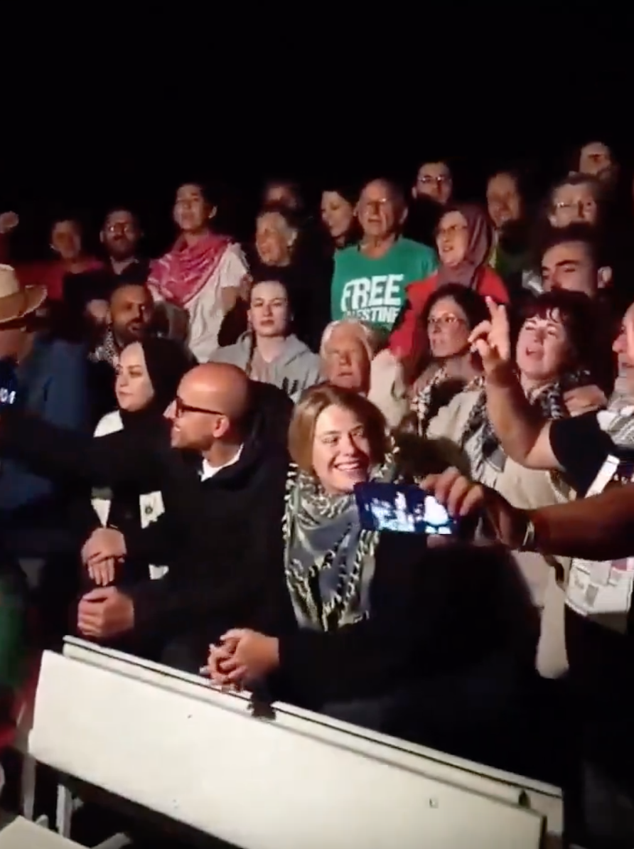 Flotilla, gli attivisti della nave Conscience cantano Bella Ciao prima dell’abbordaggio di Israele