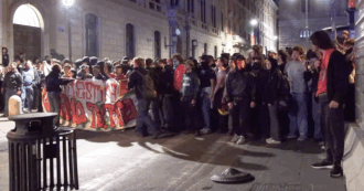 Copertina di Flotilla, tensione alla manifestazione di Roma: lanci di bottiglie contro la polizia