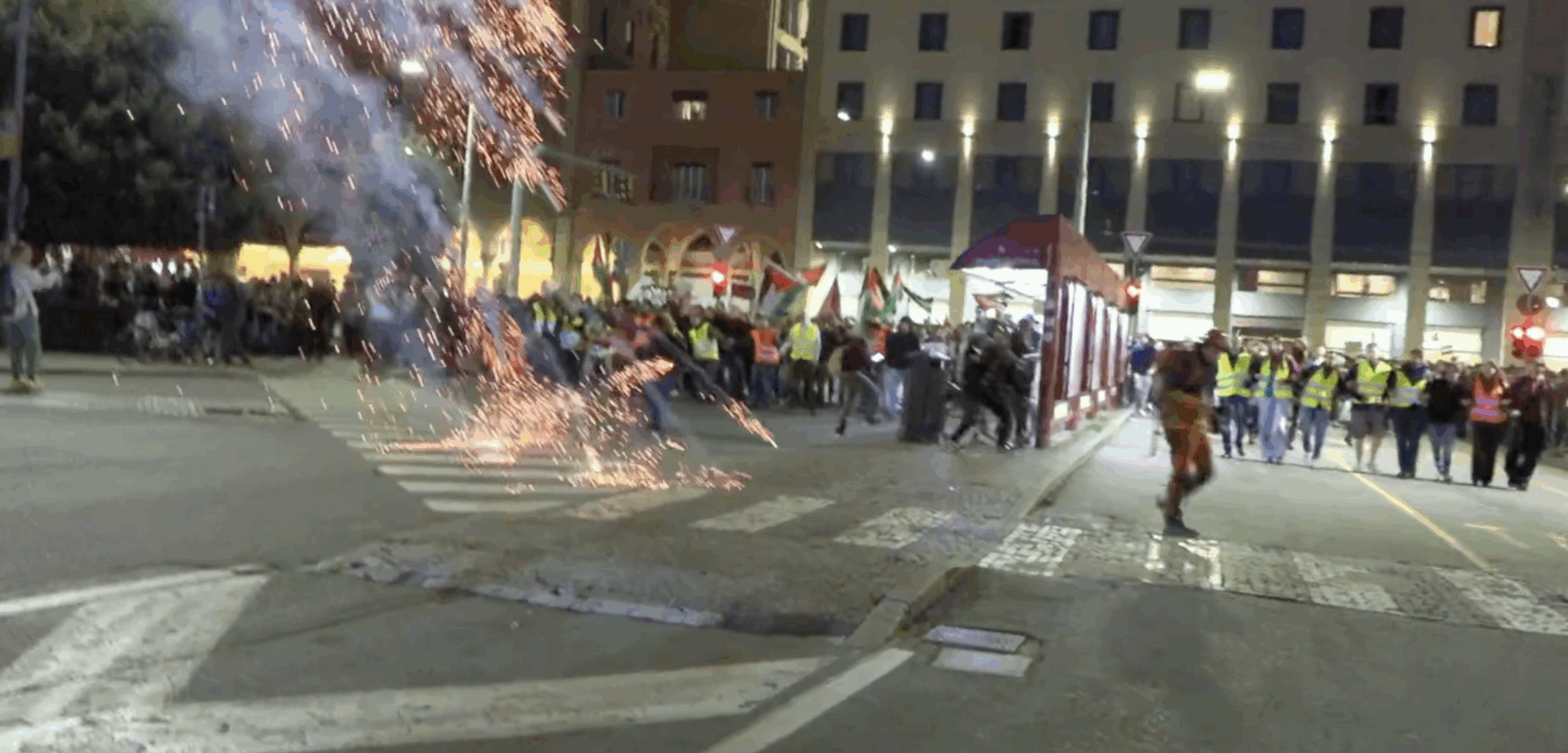 Flotilla, lancio di lacrimogeni e scontri alla manifestazione di Bologna