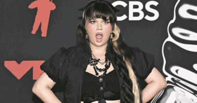 Copertina di “Vado via per un po’ e dovrò annullare tutti gli impegni. Quando avrò avuto il tempo di lavorare su me stessa e tornare più forte”: il ritiro di Lola Young