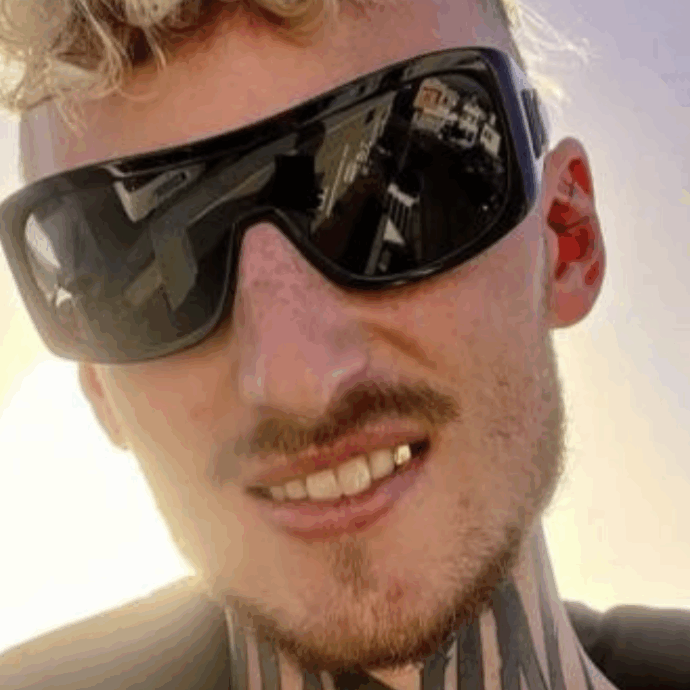 È morto Daniel Frasnelli: il disc jockey e produttore 25enne era conosciuto come “Narfos” e “Sarfon”