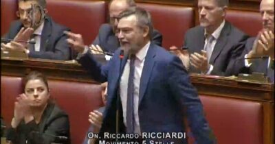 Copertina di L’ira di Ricciardi contro il governo: “Avete fatto più appelli alla Flotilla di fermarsi che a Israele in due anni”. Bagarre in Aula