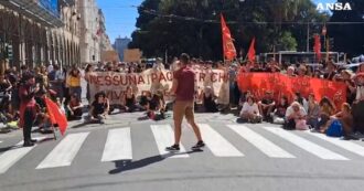 Copertina di Flotilla, a Cagliari blocco stradale di fronte alla stazione: la protesta degli studenti per Gaza – Video