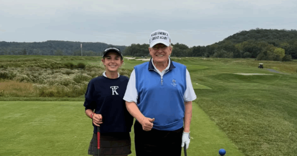 Kai Trump ha lanciato un marchio di felpe usando foto fatte alla Casa Bianca. Il Wall Street Journal: “Conflitto d’interesse”