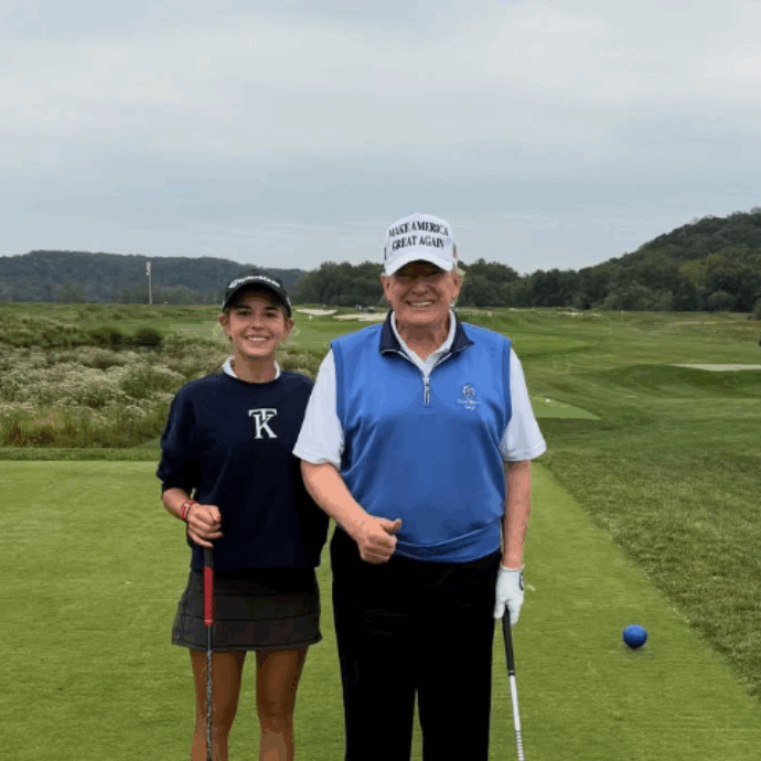 Kai Trump ha lanciato un marchio di felpe usando foto fatte alla Casa Bianca. Il Wall Street Journal: “Conflitto d’interesse”