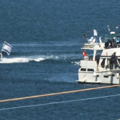 Copertina di Flotilla, il blitz fuorilegge di Israele: dalla violenza privata al sequestro di persona