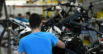 Copertina di Il mercato delle due ruote torna in positivo a settembre: +11,13%. Boom degli scooter, tengono le moto