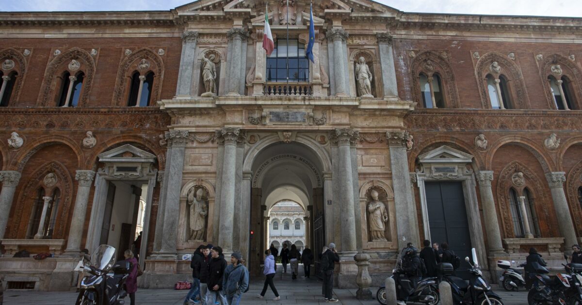 flotilla occupata la statale di milano ogni ateneo sar224 una barricata mobilitazioni nelle scuole di tutt8217italia