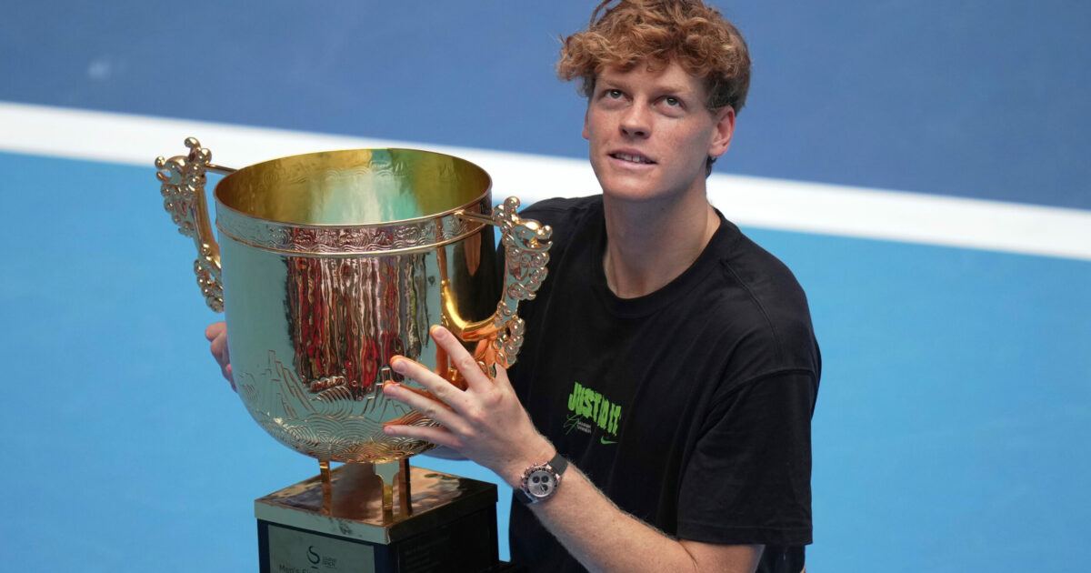 Jannik Sinner e l’annoso problema dei trofei? “Dove li tengo? Non nel mio appartamento, è troppo piccolo”