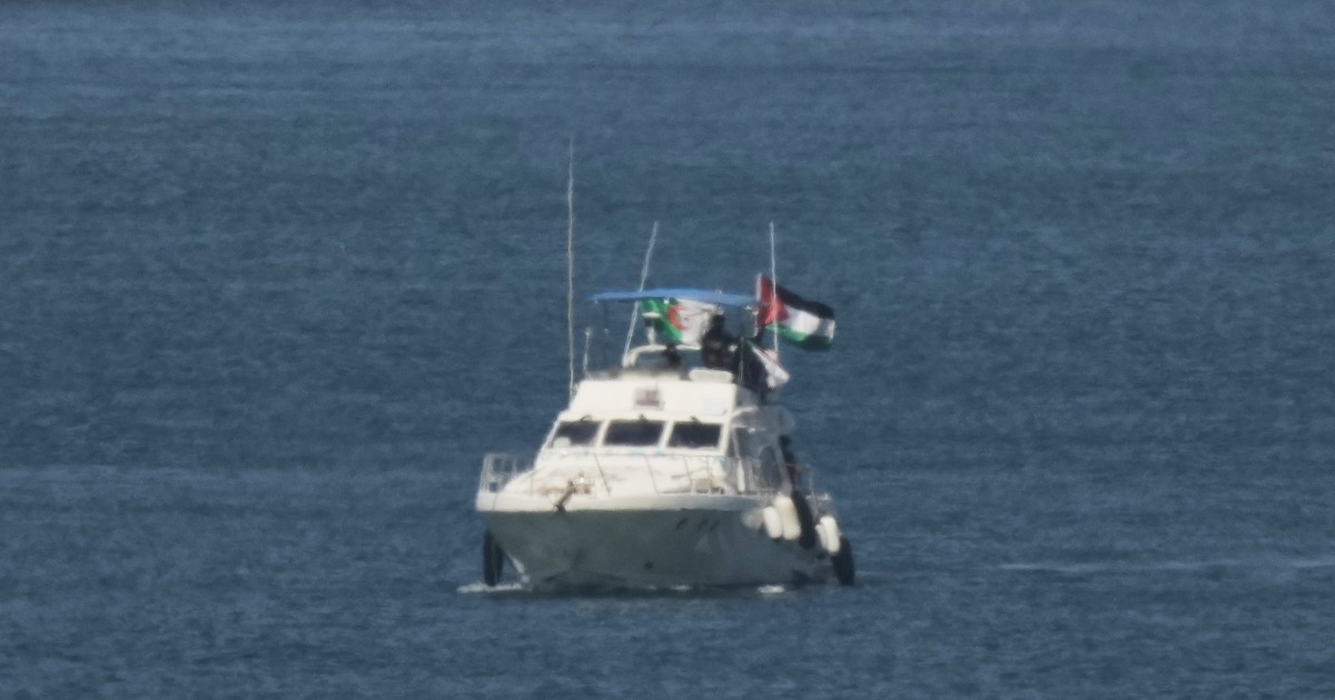 inginocchiati per ore legati senza cibo acqua farmaci e servizi igienici i legali degli attivisti della flotilla denunciano le violazioni israeliane