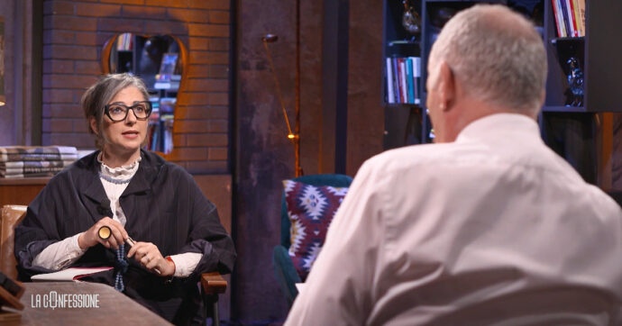 “Il sindaco di Reggio Emilia? Dovevo proteggerlo”. Il mea culpa di Francesca Albanese a La Confessione di Gomez