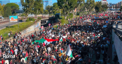 Copertina di Sciopero generale, piazze strapiene: i cortei arrivano in tangenziali, porti e stazioni. La Cgil: “Più di 2 milioni di persone in oltre 100 città”