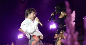 Copertina di Elodie, Arisa e Rkomi nella casa di Irama all’Arena di Verona. In anteprima i brani inediti del nuovo album “Antologia della vita e della morte” – VIDEO