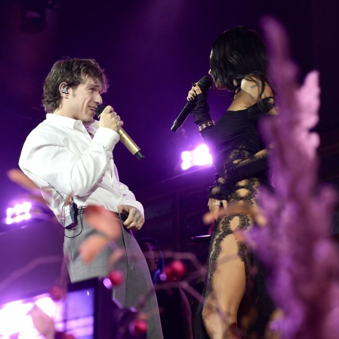 Elodie, Arisa e Rkomi nella casa di Irama all’Arena di Verona. In anteprima i brani inediti del nuovo album “Antologia della vita e della morte” – VIDEO