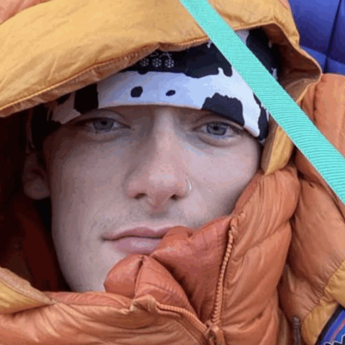 “Mio figlio non era pronto a morire, non voleva. Ma è morto facendo quello che amava”: le parole della madre di Balin Miller, scomparso a 23 anni mentre faceva ‘lead rope soloing’