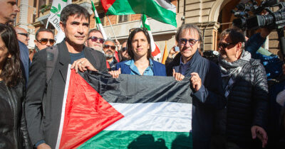 Copertina di Sciopero, lo scontro tra governo e opposizioni. Conte ai manifestanti: “Non cadete nella trappola di Meloni”