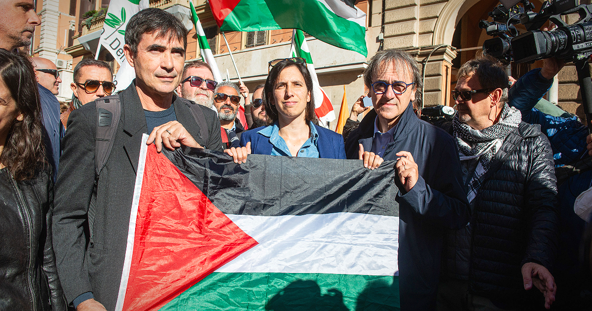 Sciopero, lo scontro tra governo e opposizioni. Conte ai manifestanti: “Non cadete nella trappola di Meloni”