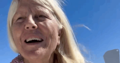 Copertina di Ha perso l’azienda e il marito è morto. A 71 anni si è costruita una nuova vita e vive su una barca in mare: la storia di  Sigrid Olsen, designer e imprenditrice