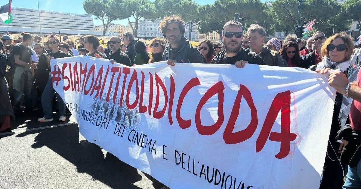 Da Pif a “Imma Tataranni” e “Mare fuori”: per Gaza e la Flotilla luci spente sui set di cinema e tv