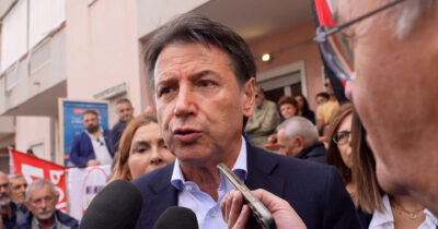 Copertina di Conte: “Meloni gioca sporco, è la prima agitatrice delle piazze. Provoca lo scontro per soffocare il confronto”
