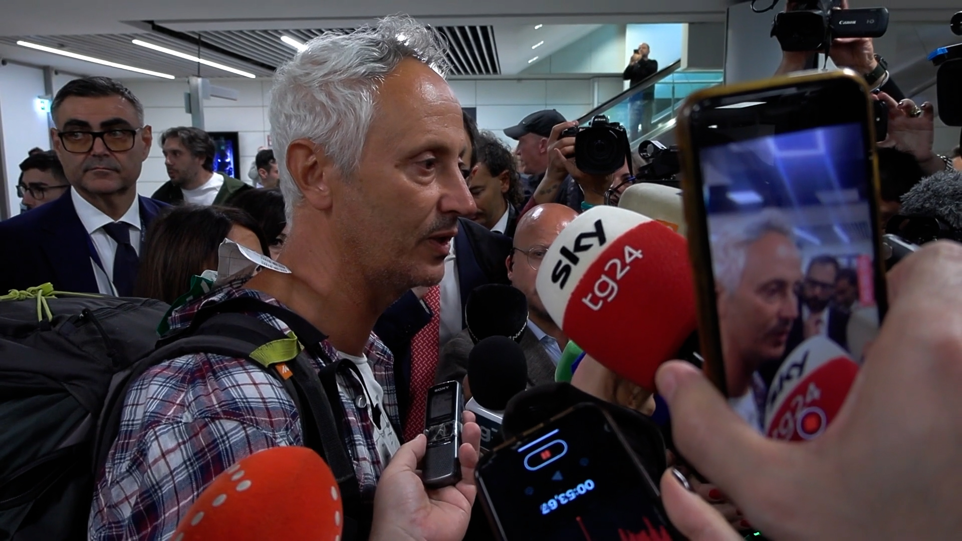 Flotilla, il senatore M5s Croatti rientra in Italia dopo il blocco di Israele: “Ci hanno schedati e controllati”