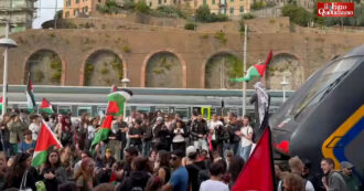 Copertina di Corteo pro Gaza a Genova, i manifestanti invadono i binari della stazione. E mandano un messaggio a Ben Gvir: “Vergognoso”