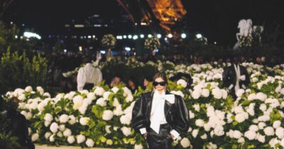 Copertina di Sfilate a Parigi, la moda tra politica e desiderio